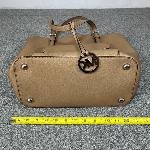 Michael Kors Tote Bag Tan/Camel Silver Accents Handled Bag Front Card Organizer - Picture 11 of 12
